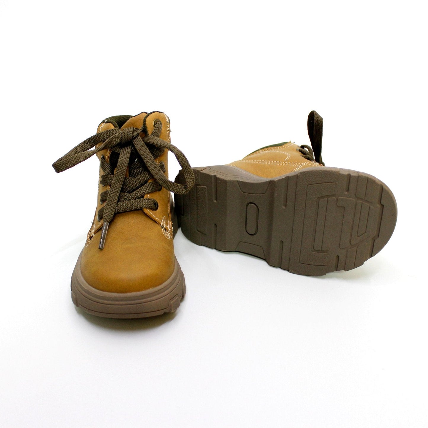 teni tipo botin color camel