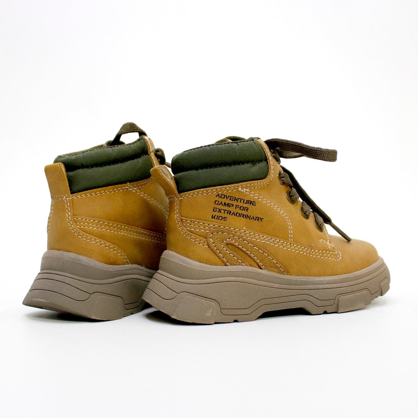 teni tipo botin color camel