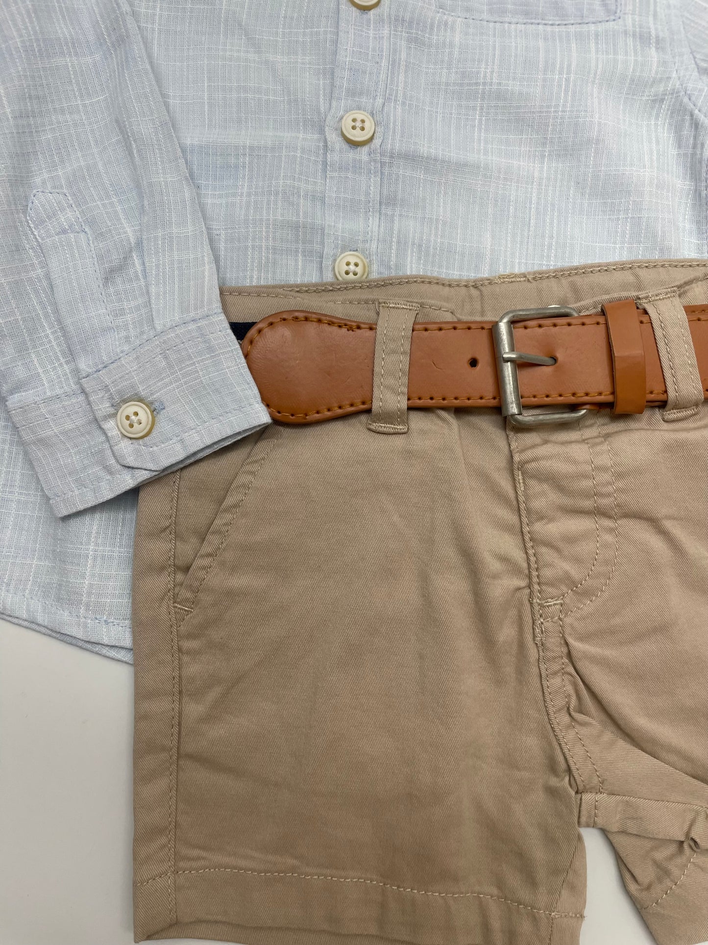 Set camisa manga larga y short beige
