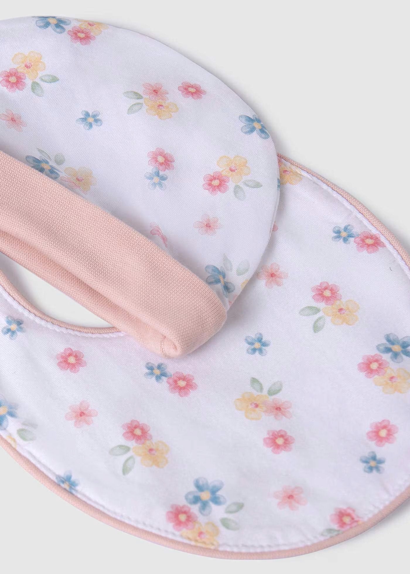 Conjunto pelele con babero y gorrito, blanco rosa conejos