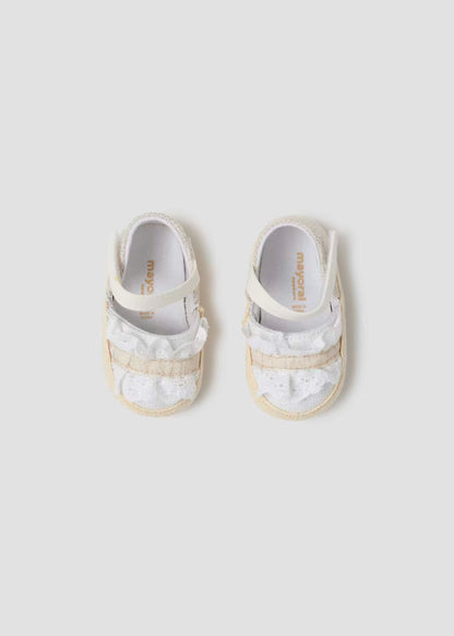 alpargatas con olan color blanco y yute para bebé
