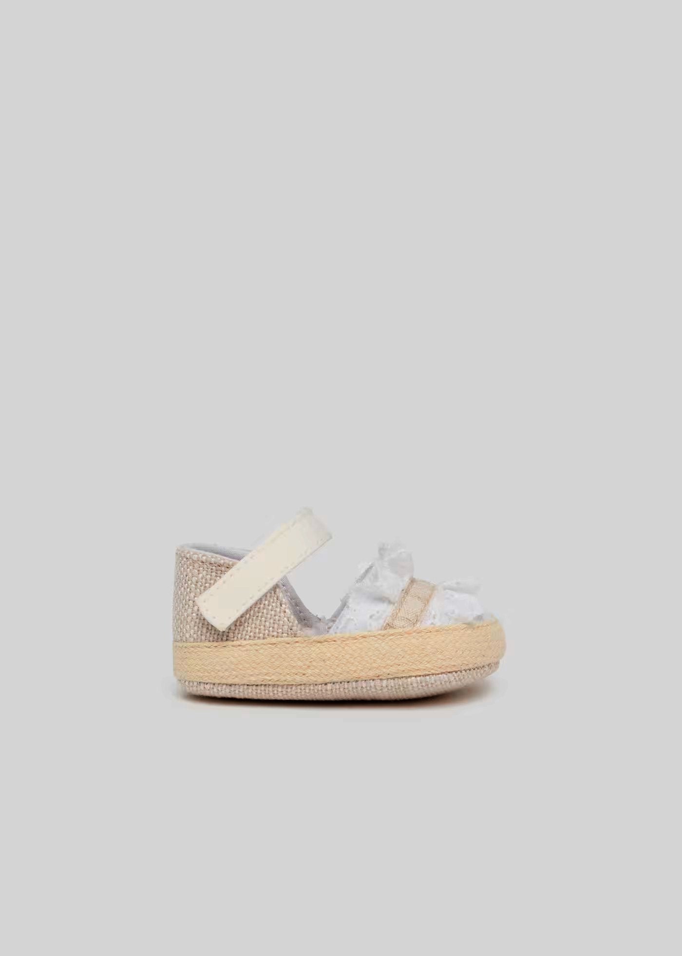 alpargatas con olan color blanco y yute para bebé