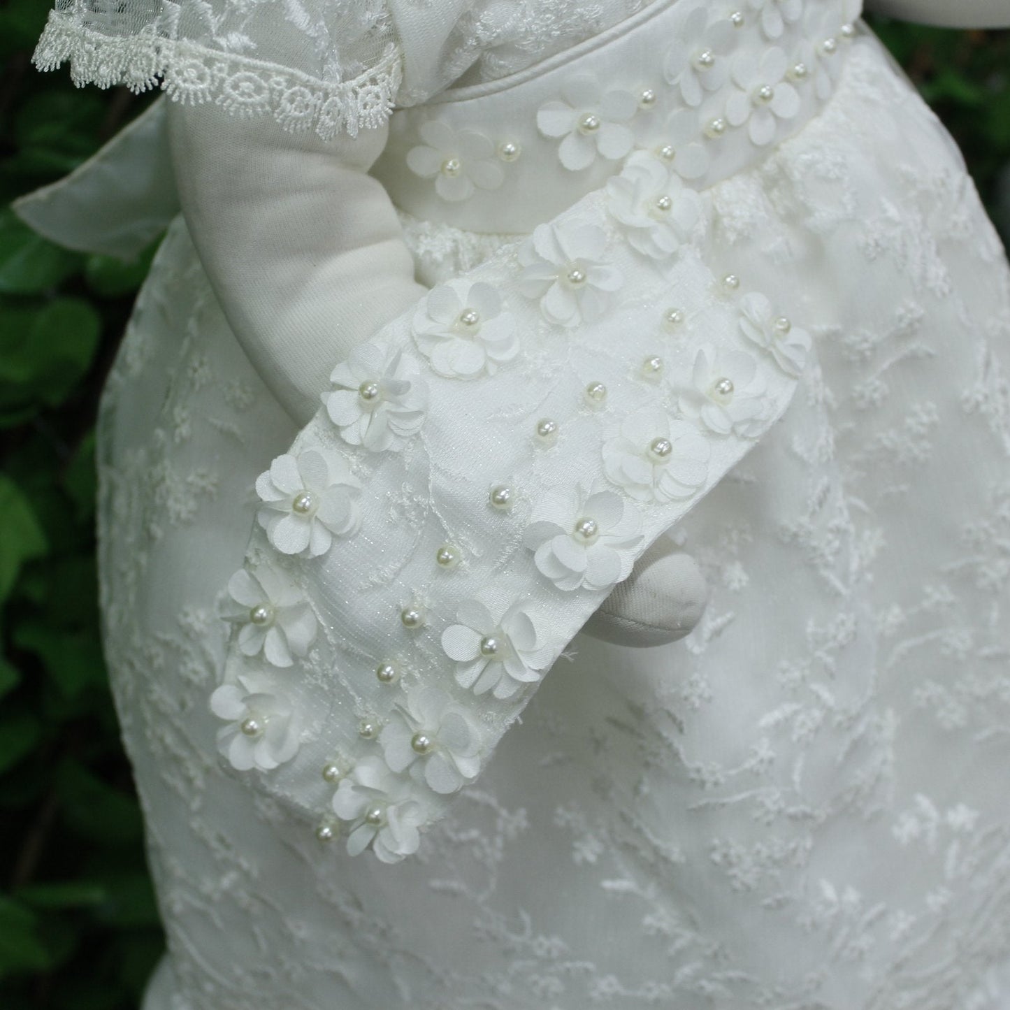 ropon color perla, flores con perlas