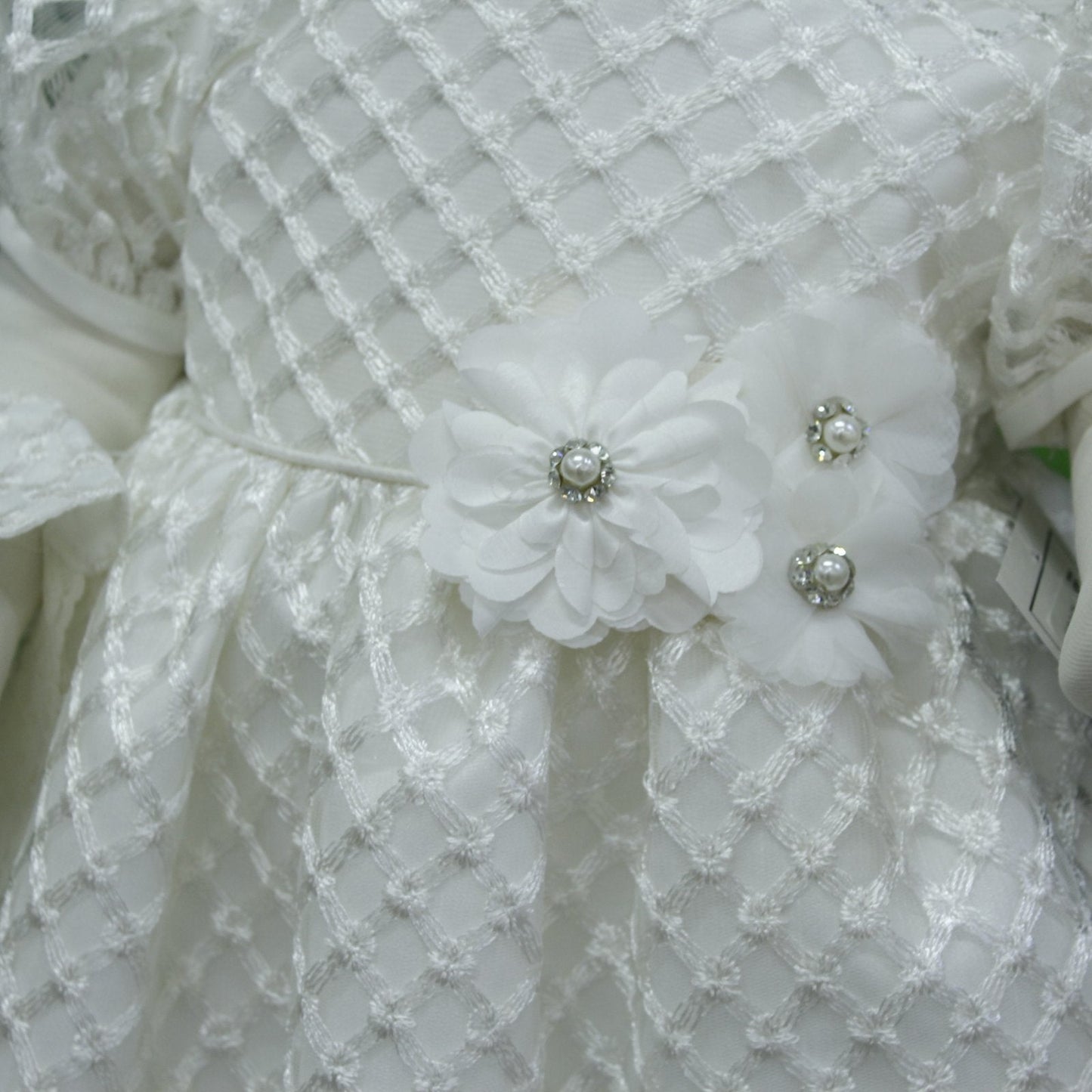 ropon color perla, 3 flores con perlas