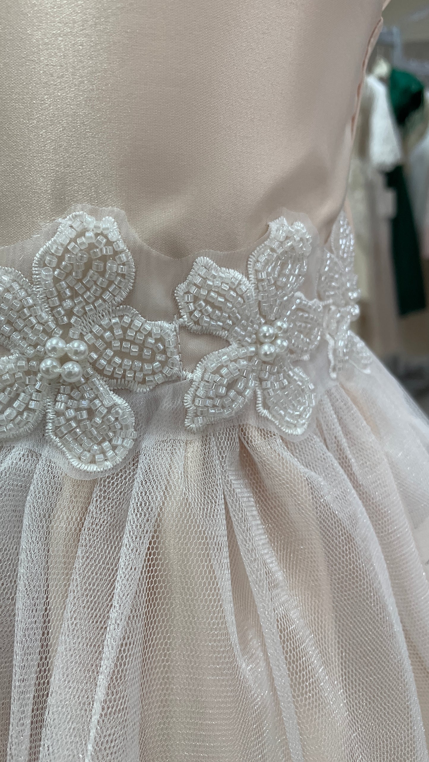 Vestido Color Blush Falda Tul y Cinto Bordado Flores