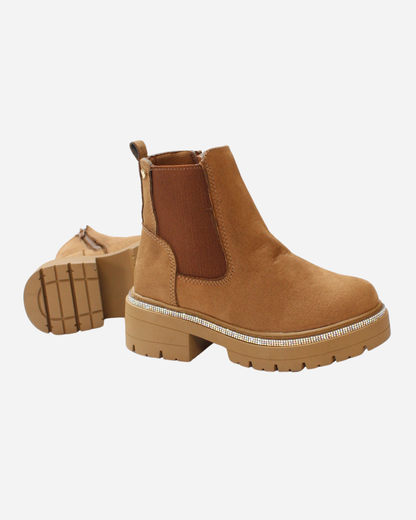 Botin gamuza camel tira cristales en suela