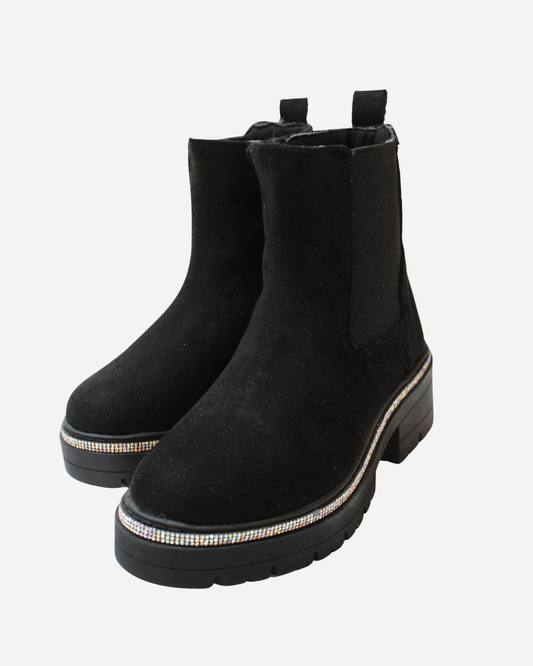 Botin negro tira cristales en suela