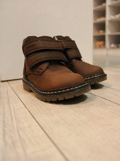 bota café doble velcro