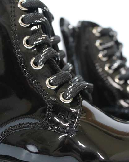 Botin charol negro cristales en la suela