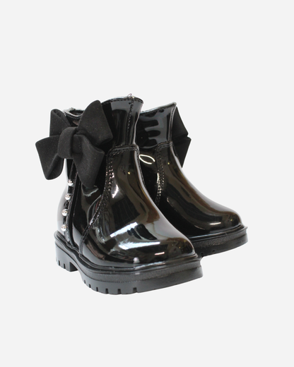 Botin charol negro moño lateral 4 perlas