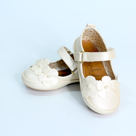 zapato color ivory cierre de velcro