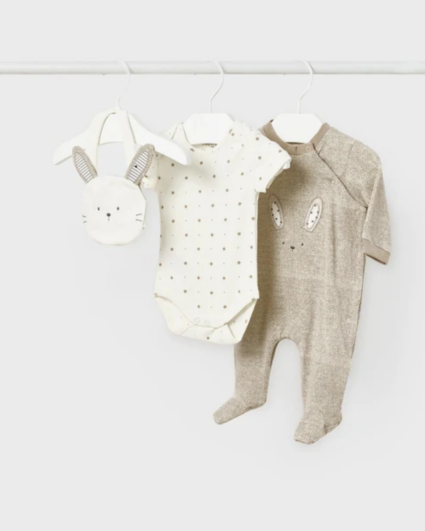 set 3 piezas mameluco corto largo y babero conejo beige