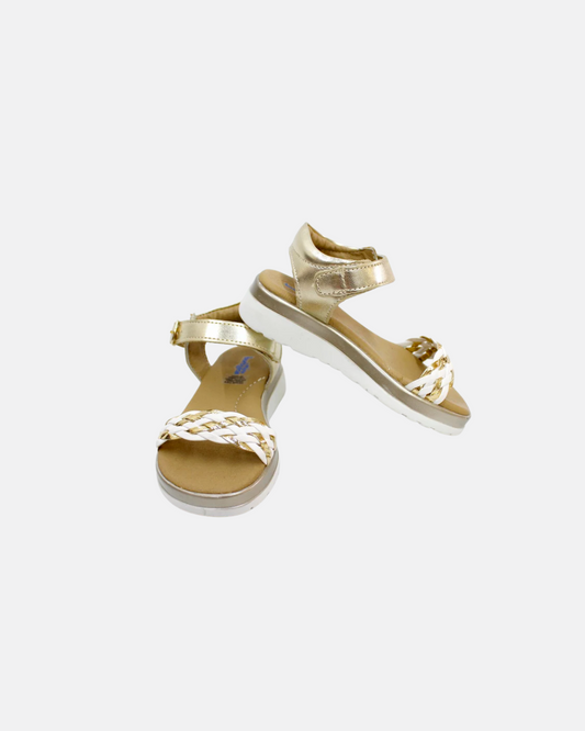 huarache trenza blanco y oro, cierre con hebilla