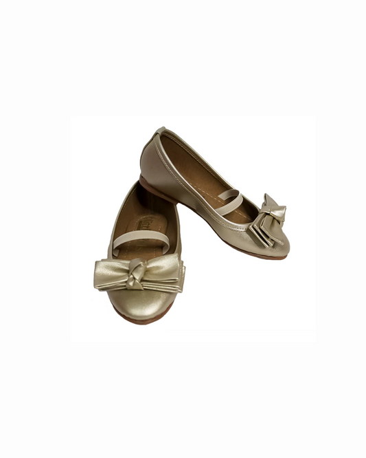 zapato color dorado con moño doble