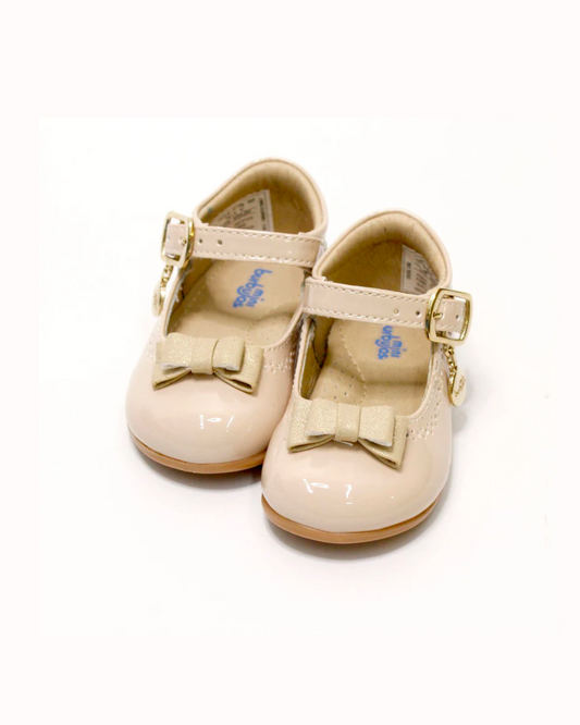 zapato charol color crema