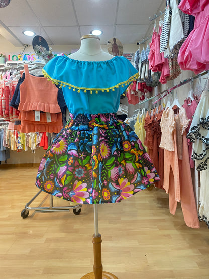 SET PATRIO TUTU CON BLUSA CAMPESINA AZUL POMPON AMARILLO FALDA CORTA NEGRO FLORES
