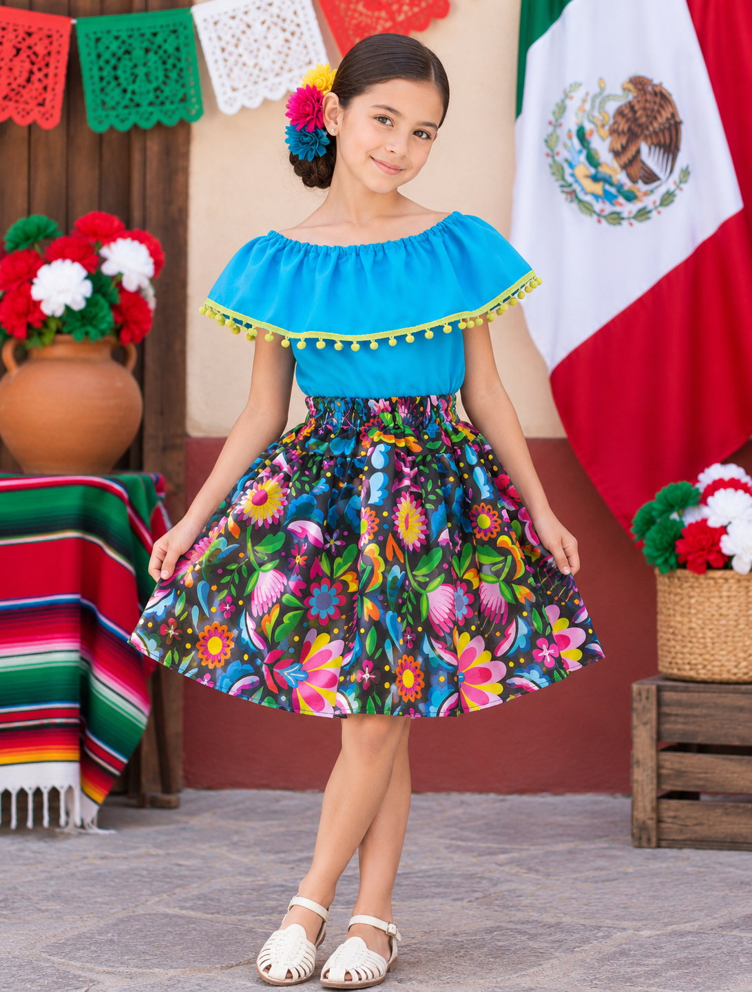 SET PATRIO TUTU CON BLUSA CAMPESINA AZUL POMPON AMARILLO FALDA CORTA NEGRO FLORES