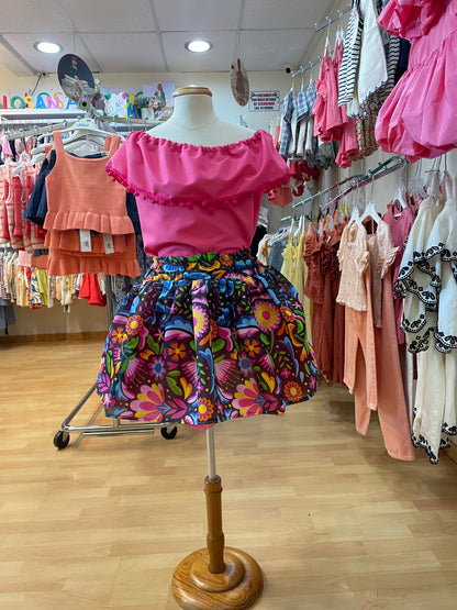 SET PATRIO TUTU CON BLUSA CAMPESINA ROSA CON POMPON ROSA, FALDA CORTA FLORES