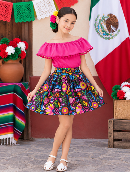 SET PATRIO TUTU CON BLUSA CAMPESINA ROSA CON POMPON ROSA, FALDA CORTA FLORES