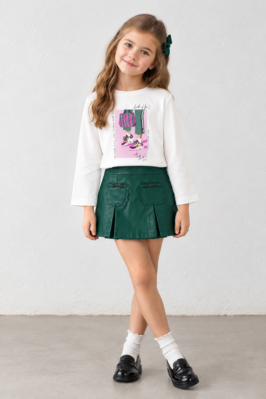 Set 2 piezas  + falda polipiel verde + camiseta manga larga