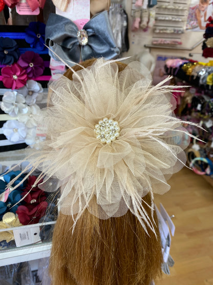 Broche flor grande pétalos tul