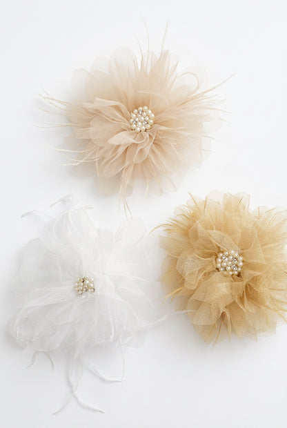 Broche flor grande pétalos tul