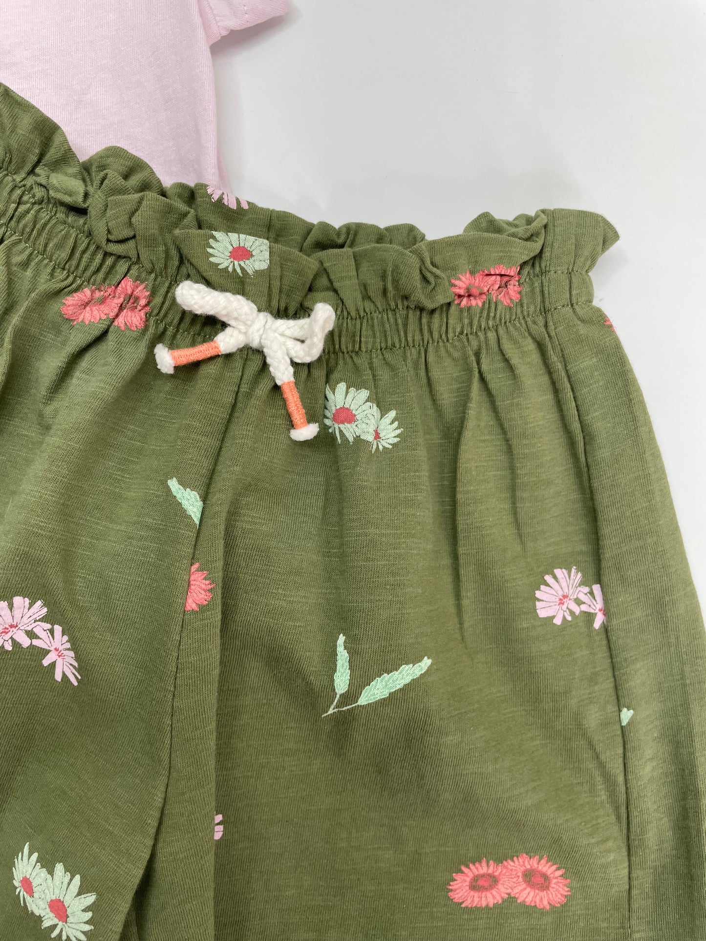 Set blusa lila flor melo con short verde flores