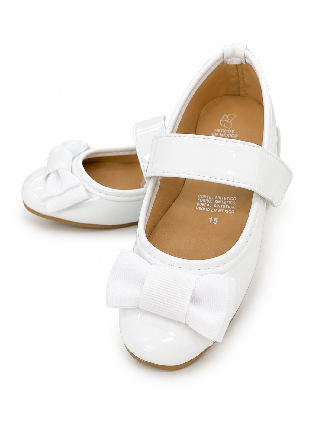 zapato blanco corte flat, punta cuadrada, cierre hebilla