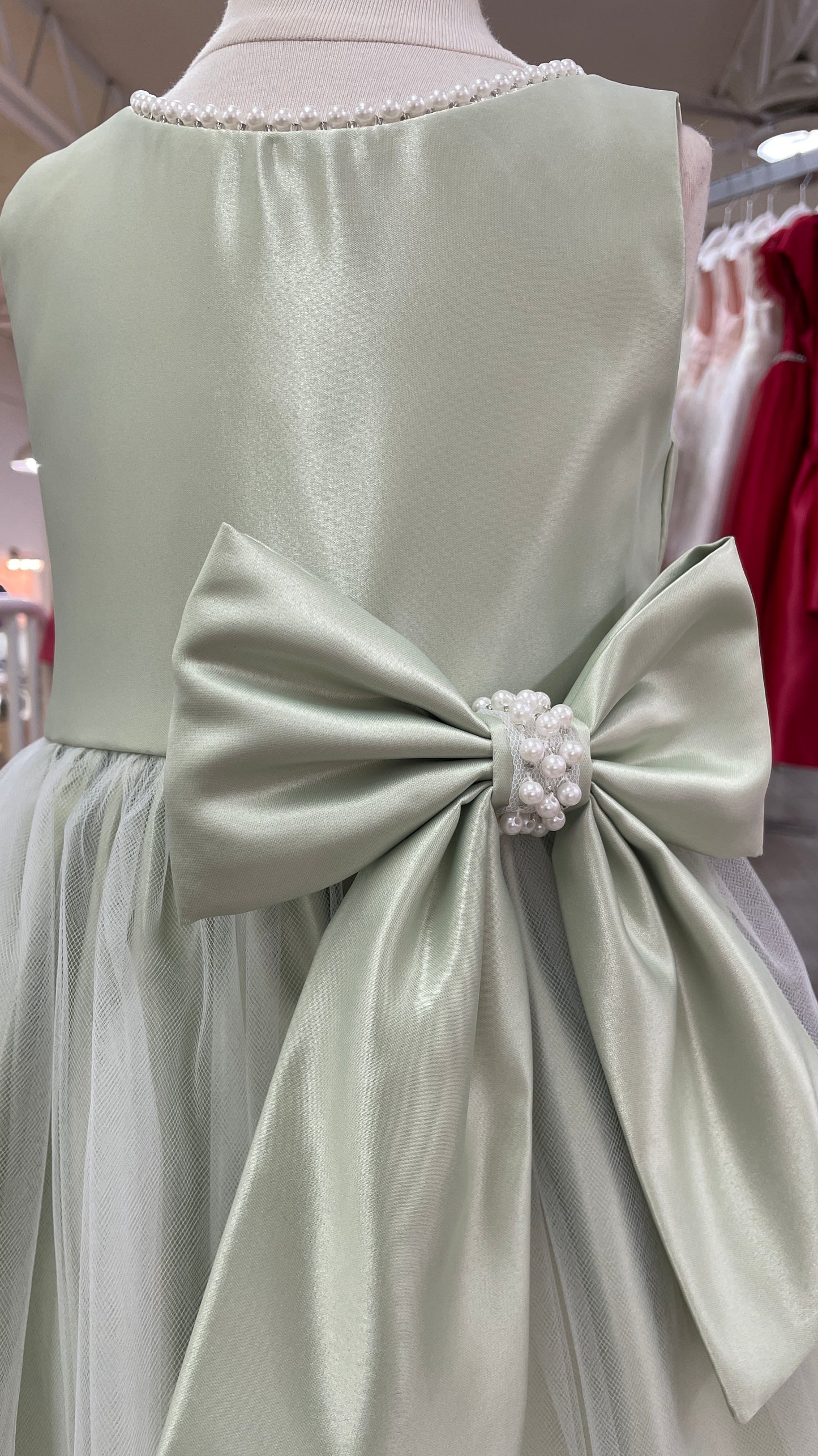 Vestido Satin Menta Cuello Perlas