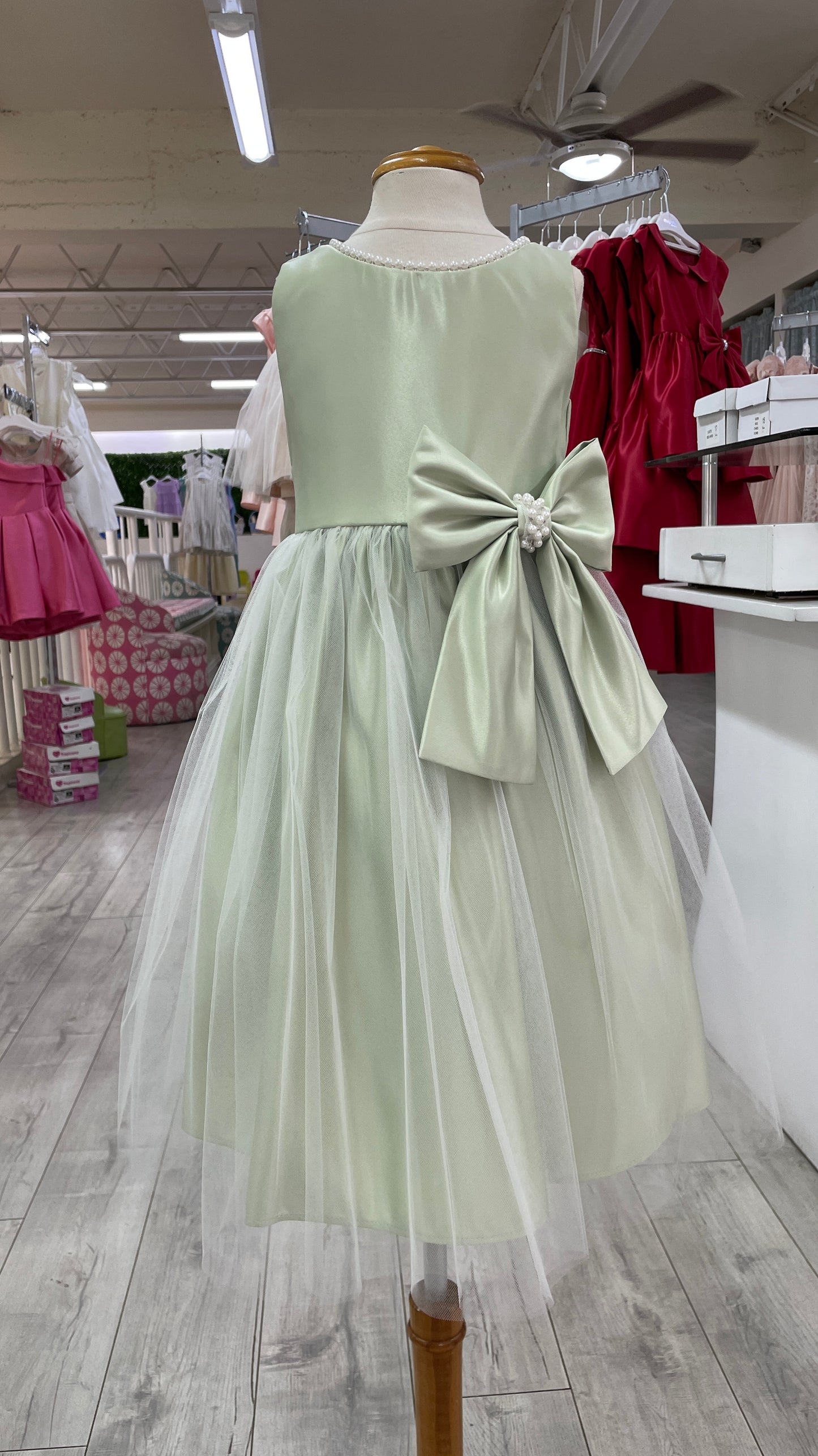 Vestido Satin Menta Cuello Perlas
