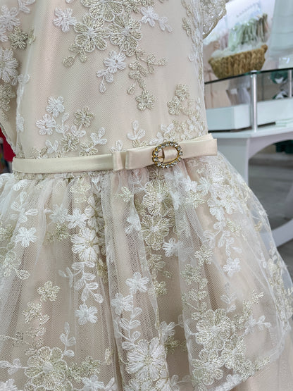 Vestido Champagne Cola con Sobrefalda y  Cinto Hebilla Oro