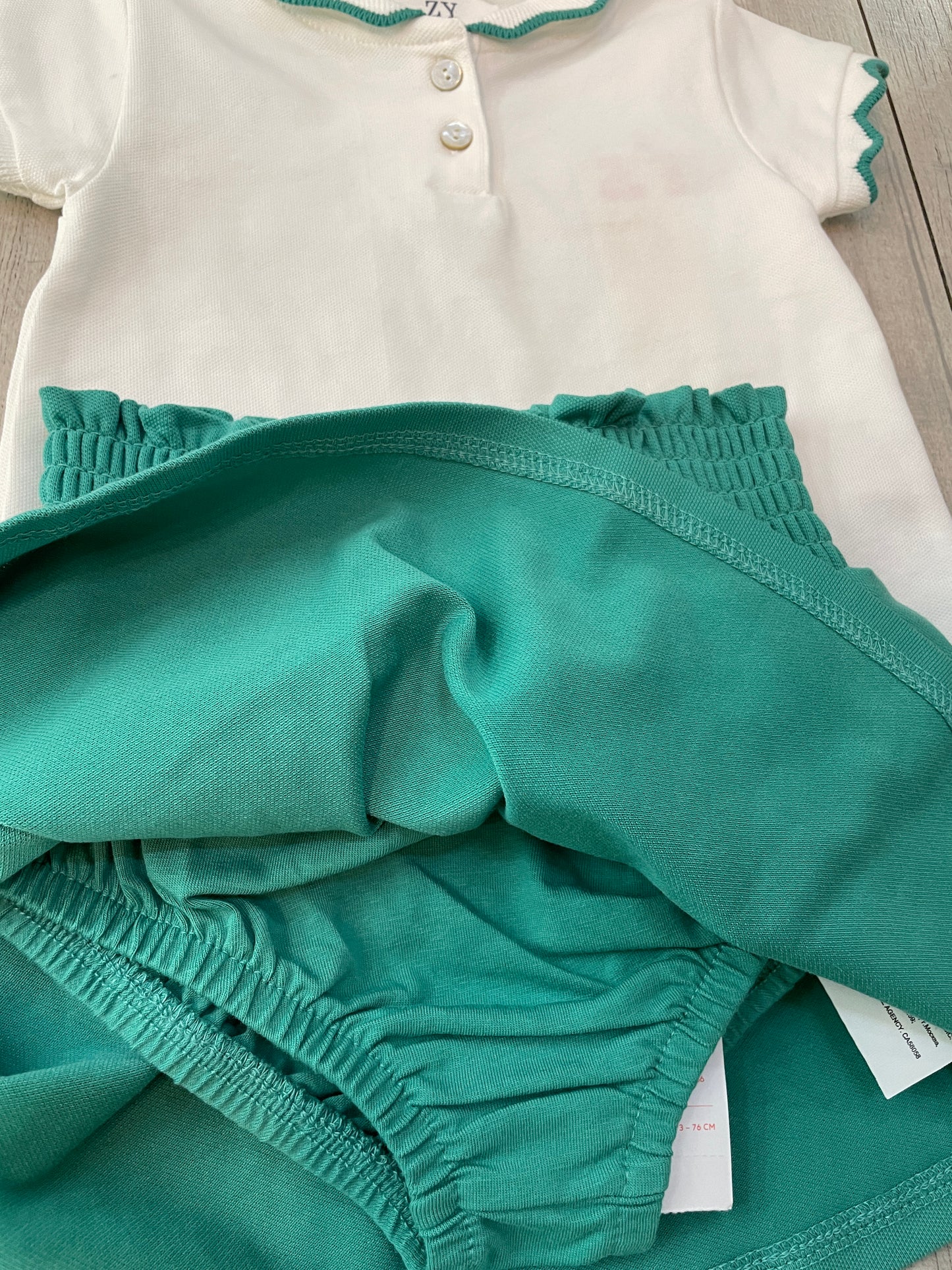 Conjunto camiseta polo y falda color verde