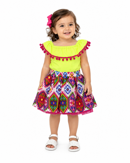 SET PATRIO TUTU CON BLUSA CAMPESINAAMARILLA POMPON ROJO, FALDA GEOMETRIA