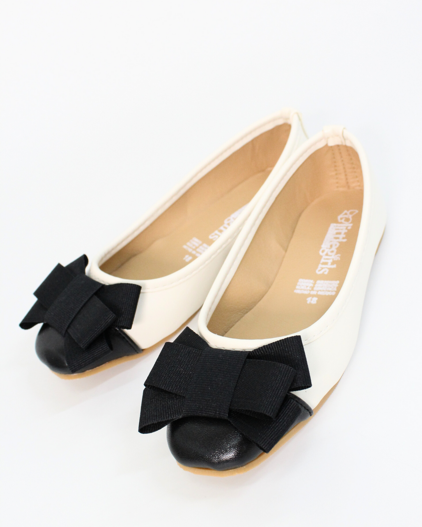 Zapato combinado blanco y negro con moño triple