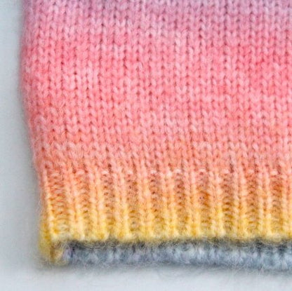 suéter de colores arcoiris para bebe