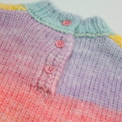 suéter de colores arcoiris para bebe