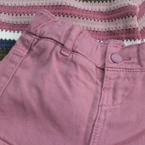 set jersey tipo bordado con pantalón cargo rosa