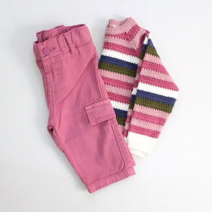 set jersey tipo bordado con pantalón cargo rosa