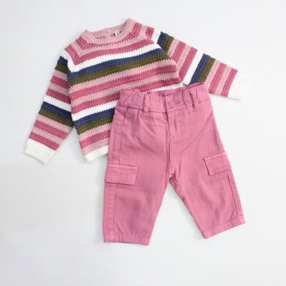 set jersey tipo bordado con pantalón cargo rosa