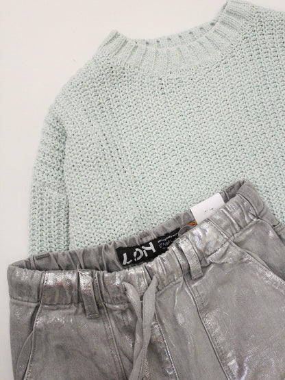 set suéter tejido y pantalón denim metálico