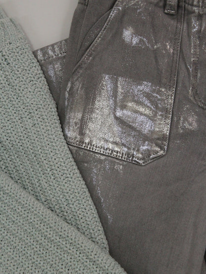 set suéter tejido y pantalón denim metálico