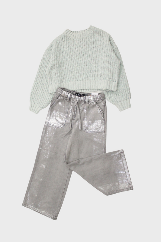 set suéter tejido y pantalón denim metálico