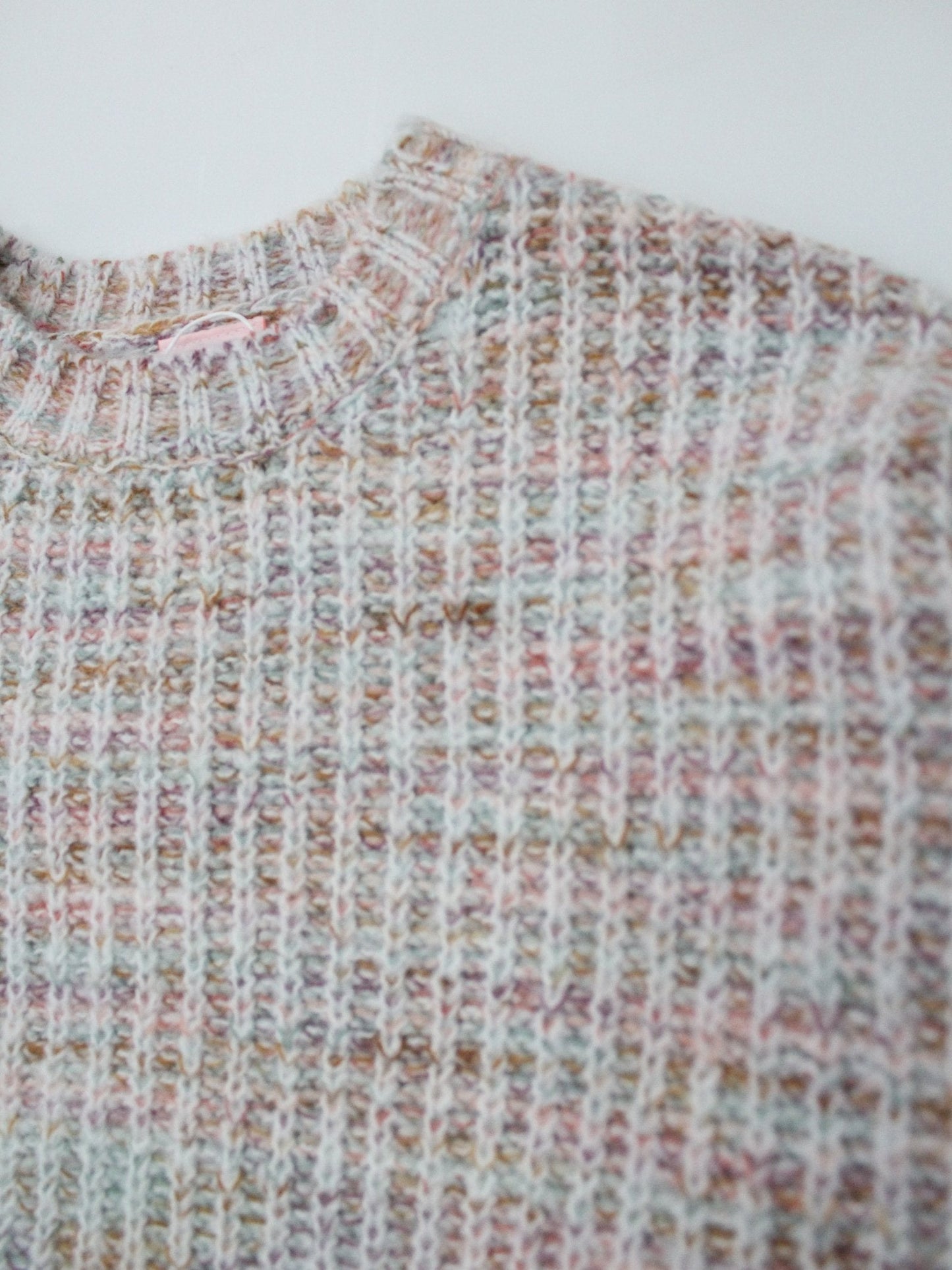 suéter tejido rosa claro