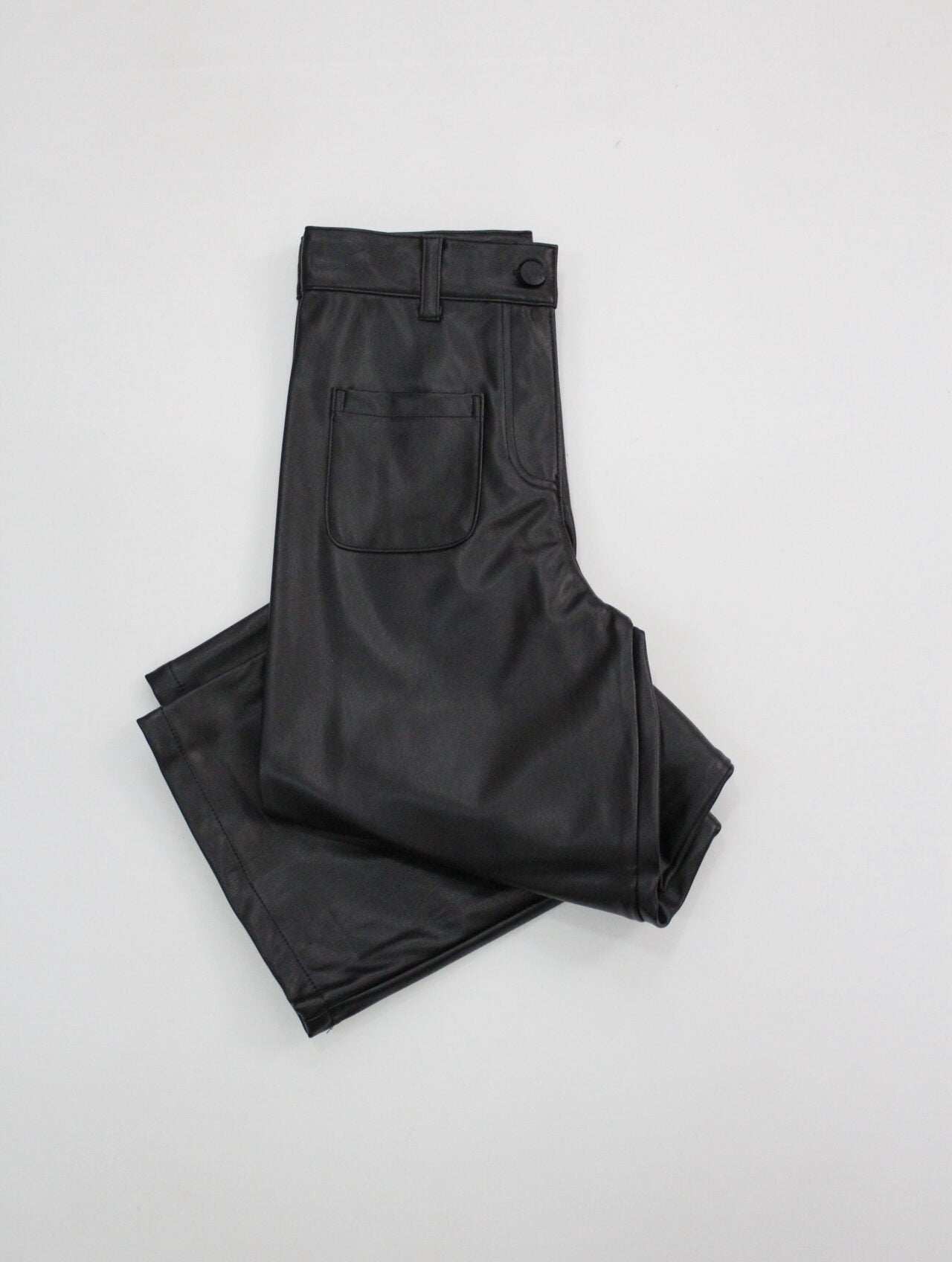 pantalón polipiel color negro