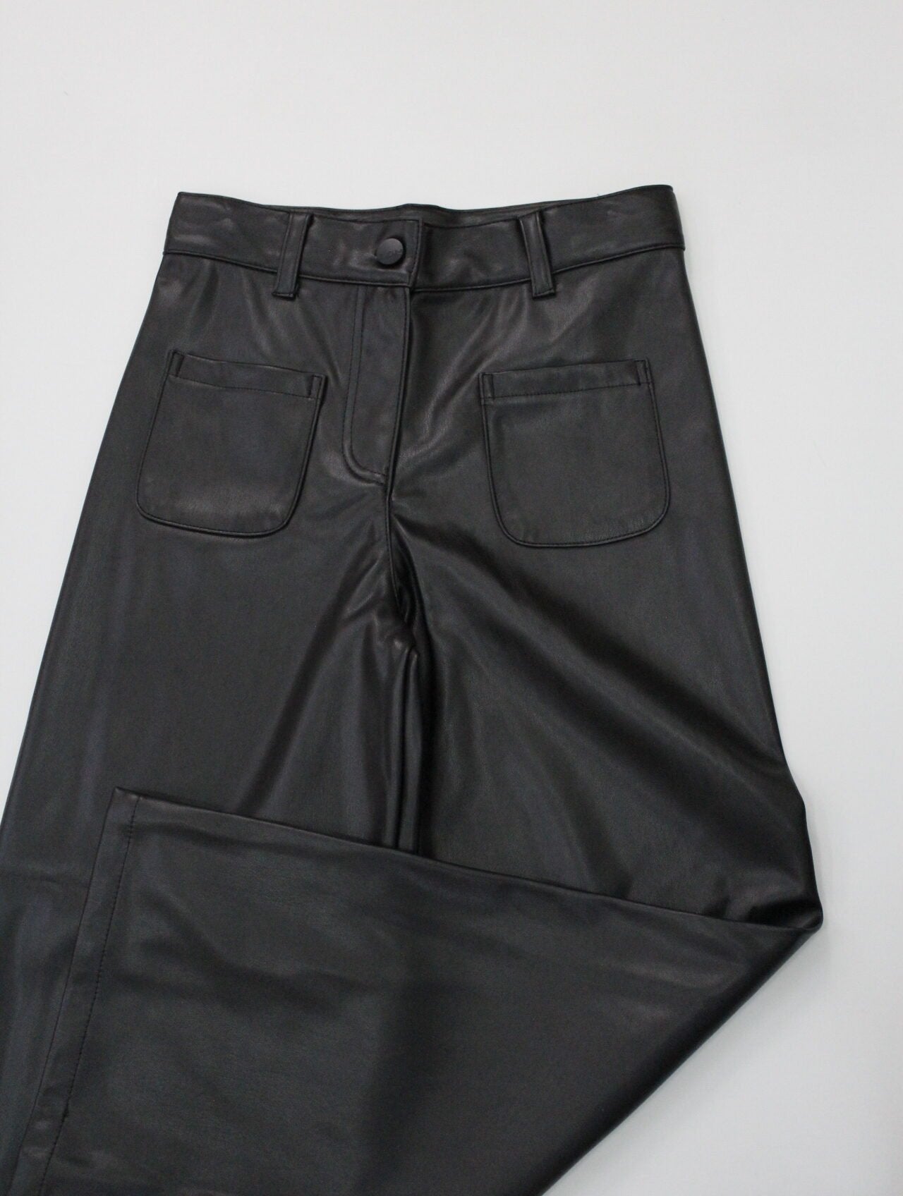 pantalón polipiel color negro