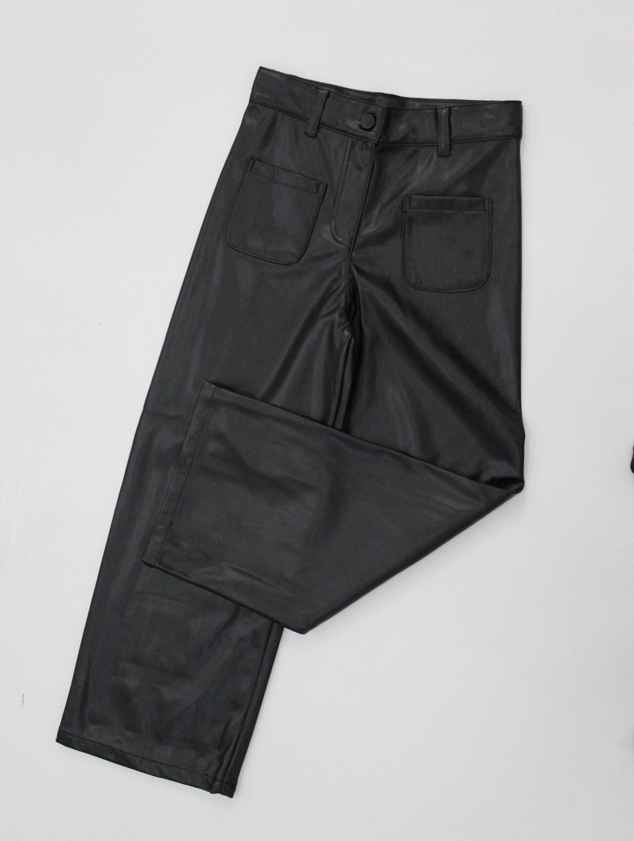 pantalón polipiel color negro