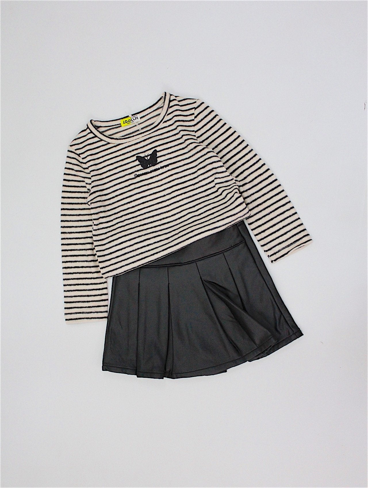 set camiseta con falda de cuero sintético color negro