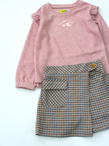 set falda a cuadros con blusa rosa ocre