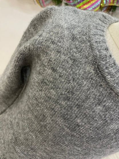 vestido tricót gris, manga larga, falda plisada