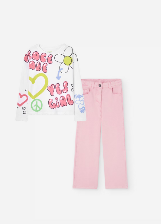 set camiseta multicolor y pantalón tipo vaquero rosa
